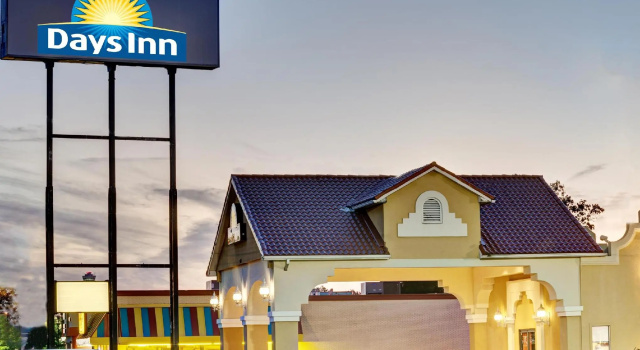 Одноместный номер Deluxe Days Inn by Wyndham Louisville Airport Fair and Expo Center
