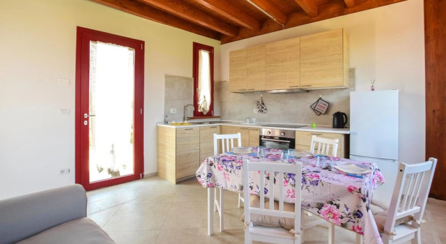 Stunning Apartment in Capezzano Pianore With 2 Bedrooms and Wifi