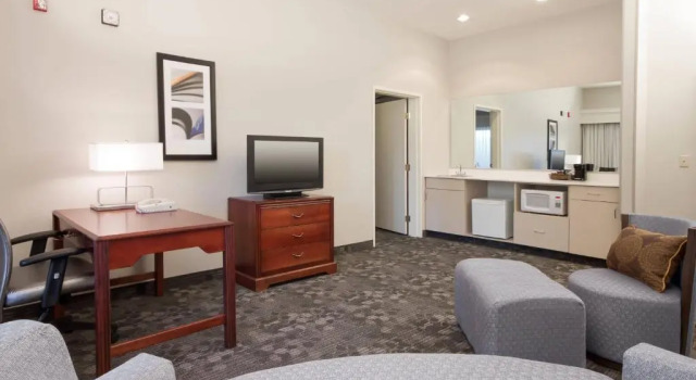 Двухместный люкс c 1 комнатой Courtyard by Marriott Palmdale
