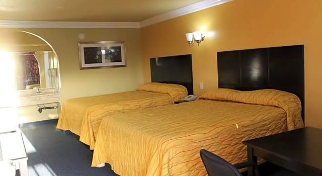 Номер Standard El Rancho Inn