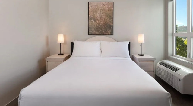 The Shore, Buchen Sie Hotel Kelowna British Columbia