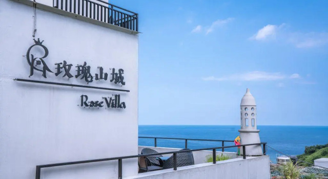 Bett im Wohnheim mit Gartenblick Rose Villa