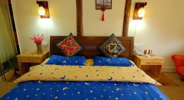 Sing inn Lijiang Flowers Butterflies, Забронировать Отель Лицзян Юньнань, рядом с Улица Сквер-стрит Древнего города Даянь