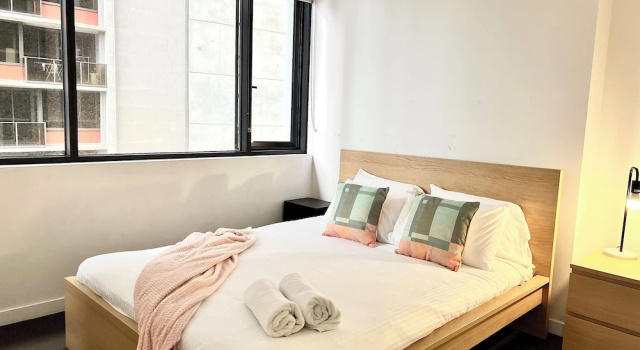 Апартаменты Premier с балконом Readyset Apartments at Manhattan