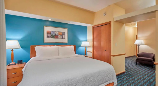 Люкс Fairfield Inn & Suites Burlington