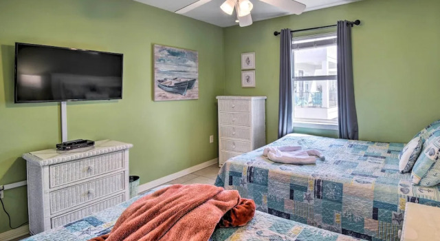 Gulf Shores Beach Condo w/ Community Pool!, Prenota Appartamento Hotel a Alabama con parcheggio, Parcheggio