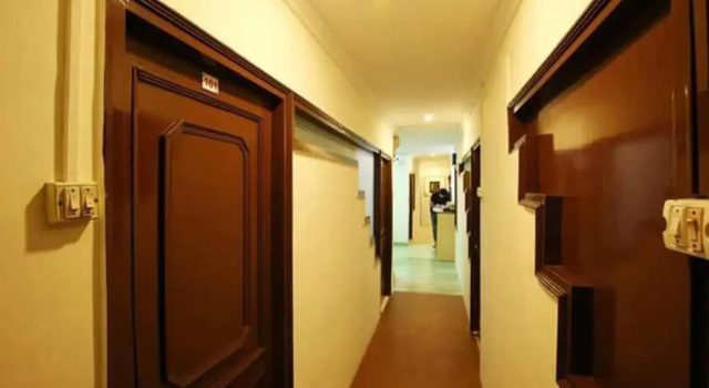 Hotel Pukhraj, Book Hotel Hoteller i Chandigarh Region med parkering, Parkering
