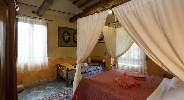 OASI LIGNANA Country Chic Apartments, nestled in a 40-hectare estate, Book Apartment Hotels in Pescia with Parking, Parking