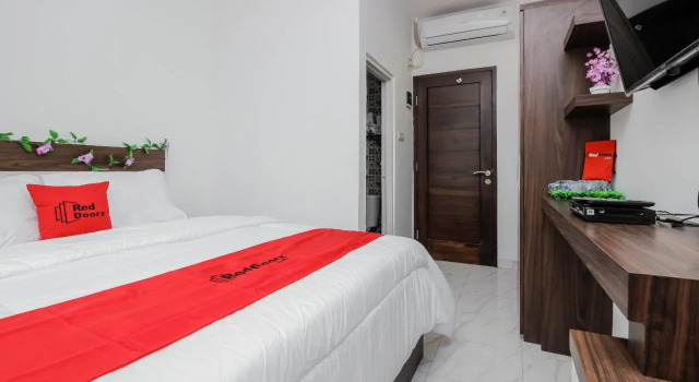 Reddoorz Plus @ Mampang Prapatan