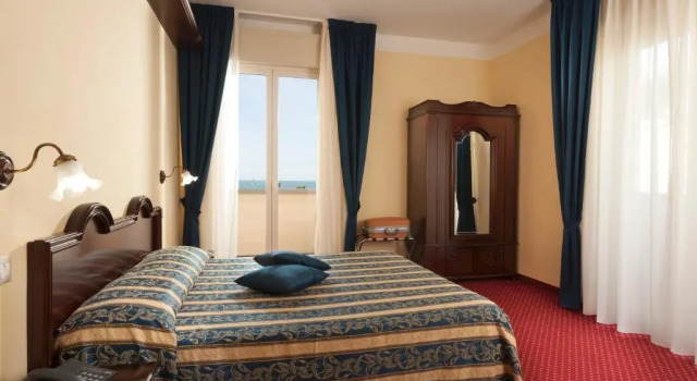 Двухместный номер Standard с балконом Hotel Milano Helvetia - in centro con piscina