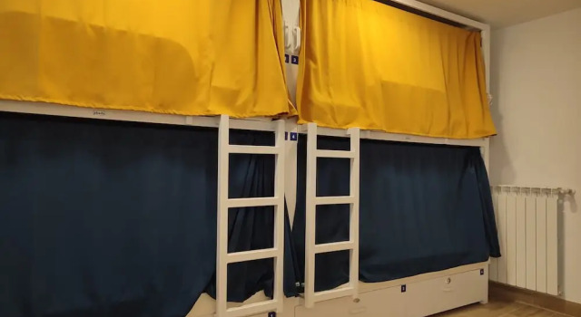 Albergue SP 55 by Bossh! Hotels, Забронировать Хостел Недорогие отели Сантьяго-де-Компостелы, рядом с Площадь Пласа-де-Платериас, недорого