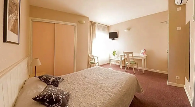 Номер Superior Logis Hôtel Cartier