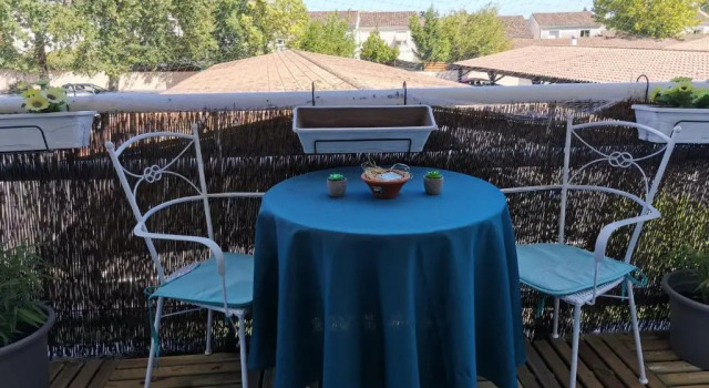 "CHEZ AURELIE" T2 COSY 54m2 1ch parking balcon PESSAC, Buchen Sie Hotel Pessac Graves