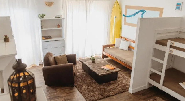 Кровать в общем номере с видом на море Laneez Ericeira Surf House