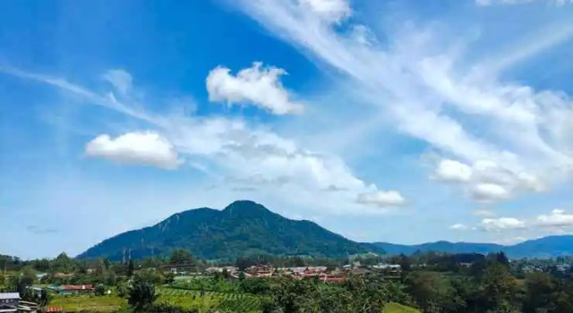 Uluna Hotel, Book Hotel Hotels in Berastagi with Parking, Parking
