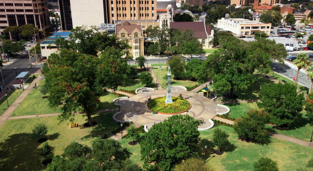 Четырёхместный номер Standard с видом на сад The St. Anthony, a Luxury Collection Hotel, San Antonio