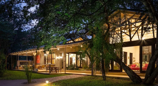 Mbano Manor Hotel Victoria Falls, Book Hotel Victoria Falls Hwange