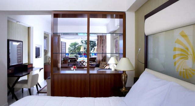 Полулюкс с видом на бассейн Sunshine Corfu Hotel And Spa