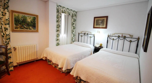 Hotel Santillana, Забронировать Отель Отели Сантильяна-дель-Мар 3 звезды, рядом с Colegiata Santillana del Mar Church, 3*