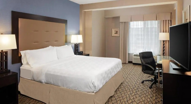 Run of House Holiday Inn Detroit Metro Airport by IHG