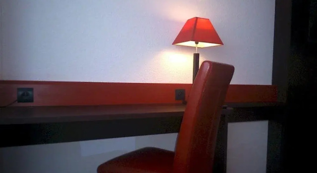 Easy hotel, Book Hotel Hoteller i Proville med pool, Swimmingpool