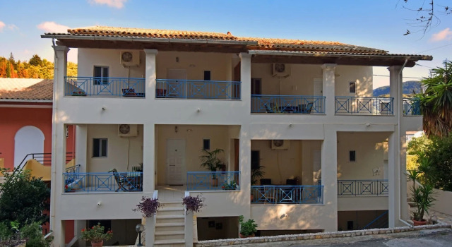 Althea Apartment, Spacious Apt at Delfini Resort, Забронировать Апартаменты/квартира Отели периферии Ионических островов с парковкой, Парковка