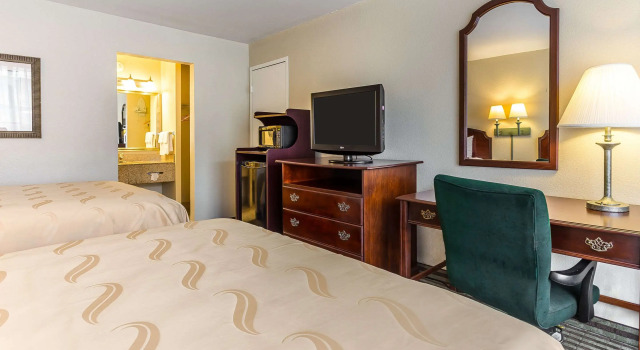Четырёхместный номер Standard Quality Inn & Suites Georgetown