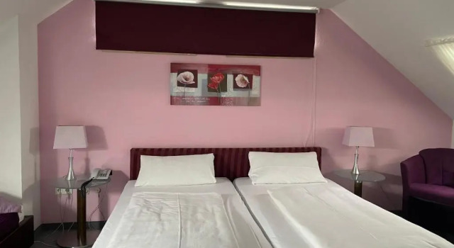 Hotel Unterfeldhaus, Забронировать Отель Отели Эркрат 3 звезды, 3*