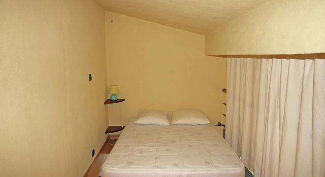 Antique Holiday Home in L'isle-sur-la-sorgue With Pool