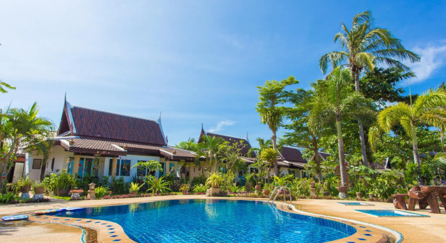 Четырёхместный номер Superior рядом с пляжем Andaman Bangtao Bay Resort