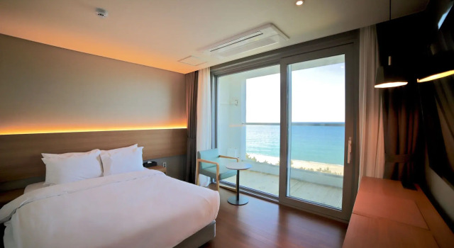 Hound The Blue Hotel, Забронировать Отель Каннын Канвондо