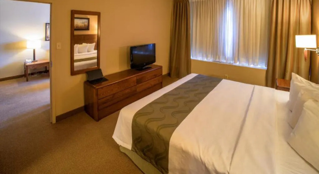 Люкс Quality Inn & Suites PE Trudeau Airport