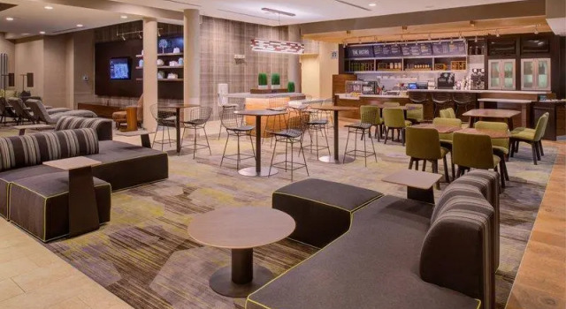 Кровать в общем номере Courtyard St Louis Chesterfield