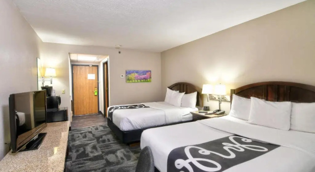 Четырёхместный номер Standard La Quinta by Wyndham Springfield South