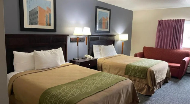 Четырёхместный номер Standard Village Inn Green Bay