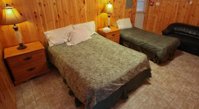 Little Picky Lodge, Varaa Hotelli Whitewater Region Ontario