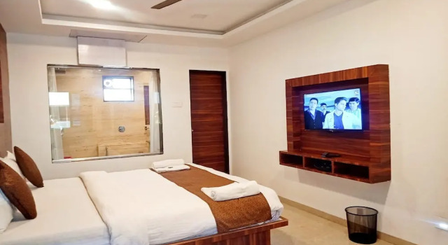 Номер Deluxe Hotel Sai Executive Near Holy Cross Church Mahabaleshwar