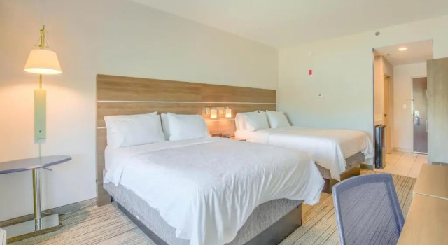 Четырёхместный номер Standard Holiday Inn Express Hotel & Suites Gulf Shores by IHG