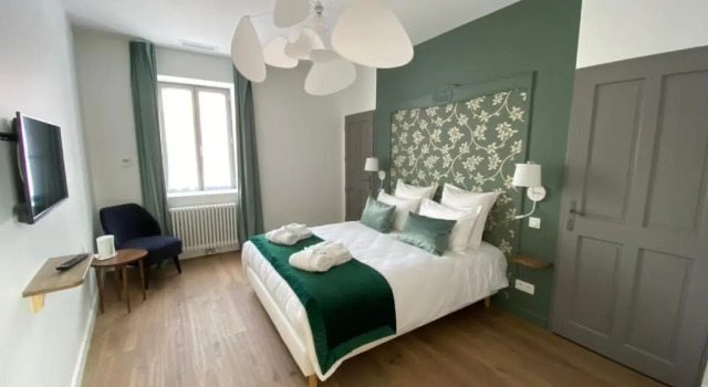 Le Charles V, Book Hotel Hotels in Burgundy with a Pool, Swimming Pool