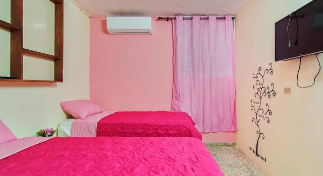 Room in Guest Room - Queen Of Hearts - Rh, Забронировать Гостевой дом Ла-Вива Санто Доминго Оэсте