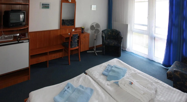 Hotel Móló, Забронировать Отель Отели Шиофок с парковкой, рядом с Железнодорожный вокзал Шиофок, Парковка
