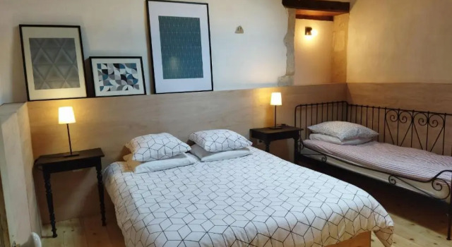Gîte authentique avec piscine, proche nature et activités, rénové et confortable, jusquà 6 pers. - FR-1-426-96, Забронировать Отель Фонтене-ле-Конт Маре-Пуатвен
