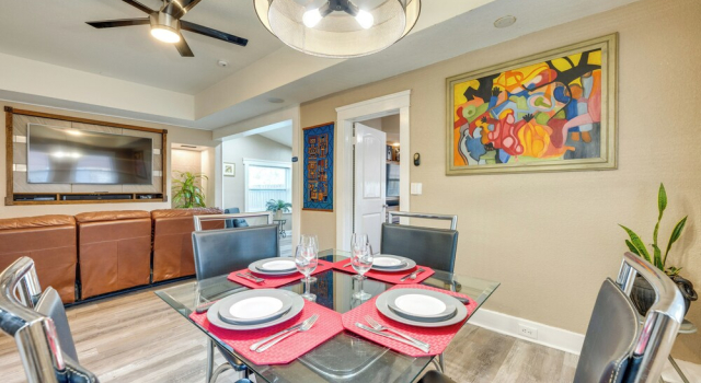 2 Mi to Shore: Modern Daytona Beach Gem w/ Patio!, Забронировать Дом для отпуска Коттеджи Дейтона-Бич, Коттедж