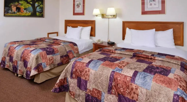 Четырёхместный номер Standard Red Carpet Inn Ronks