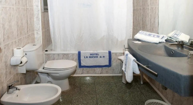 Трёхместный номер Standard с балконом и с красивым видом из окна Hotel La Masía