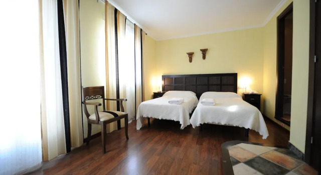 Четырёхместный номер Standard с балконом и с видом на город Hotel Montearoma