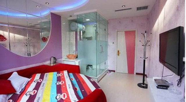 Holiday Theme Hotel, Rezerwuj Hotel Hotele w Liaoyang z parkingiem, Parking