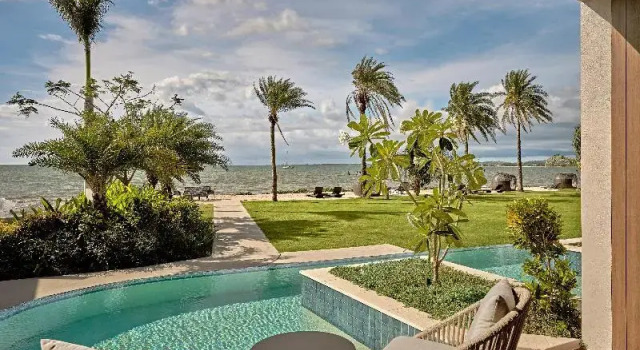 Полулюкс Crowne Plaza Fiji Nadi Bay Resort & Spa by IHG