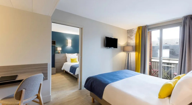 Семейный номер Standard с балконом BEST WESTERN La Porte des Châteaux