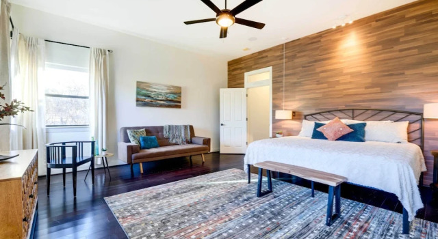 Stylish Home w/ Hot Tub ~ 4 Mi to Canyon Lake